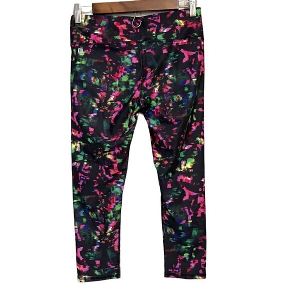 Fabletics Women's EUC Mid Rise Salar Capri Black Chroma Colorful Leggings Small - Picture 6 of 6